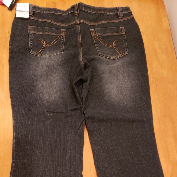 New! Ladies jeans - Picture 2 of 3